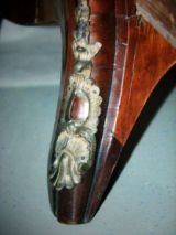 Abb. 2: Vorzustand zeigt unsachgemäße Überarbeitung der vorderen Füße (Detail)